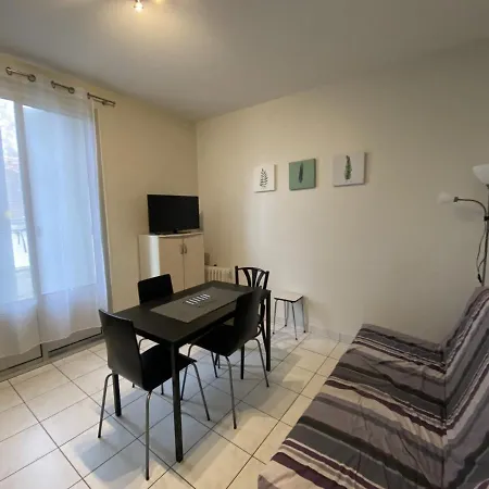 T2 En Centre-ville Avec Balcon Et Wi-fi Proche Des Thermes - Apartment La Roche-Posay