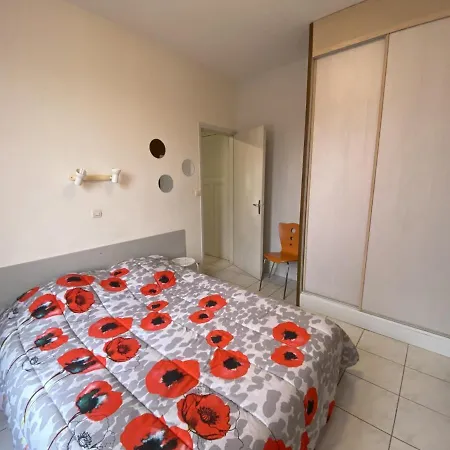 Apartment T2 En Centre-ville Avec Balcon Et Wi-fi Proche Des Thermes -
